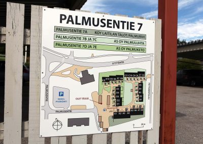 Valokuva taloyhtiön pihakartasta | Karttaopasteet.fi
