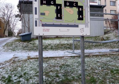 Valokuva taloyhtiön pihakartasta | Karttaopasteet.fi